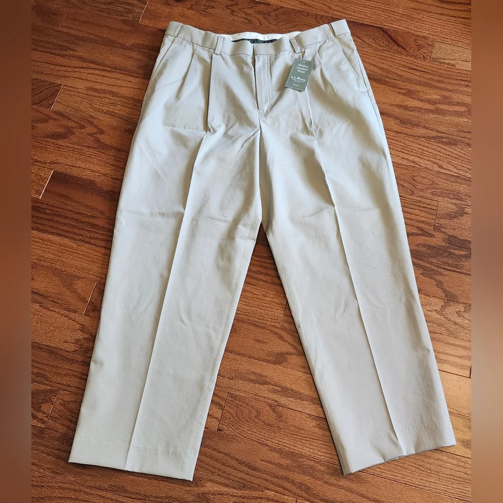 NWT L.L.Bean Pleated Khaki Comfort Waist Men's Chino‎ Size 37